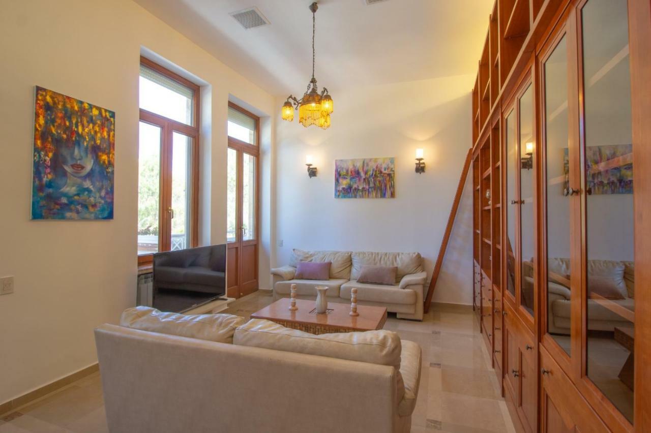 Art Apartment In Mamila Baitulmaqdis Luaran gambar
